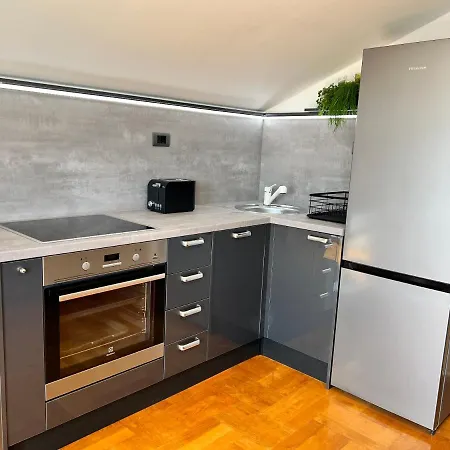 Prova S Pogledom Na I Besplatnim Parkingom *