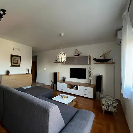 Prova S Pogledom Na I Besplatnim Parkingom Appartement
